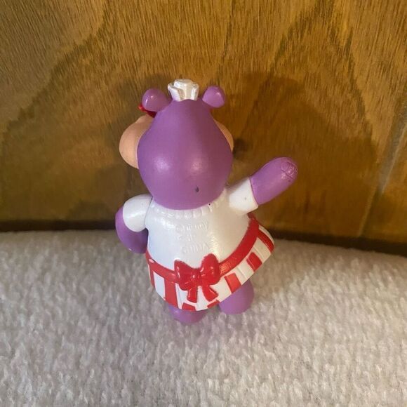 DISNEY DOC McSTUFFINS SHOW HALLIE THE HIPPO CHARACTER PVC FIGURE - Picture 2 of 2